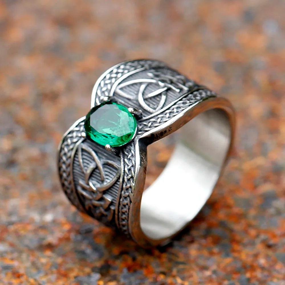 Anel Pedra Verde Enigmática - Rocktude