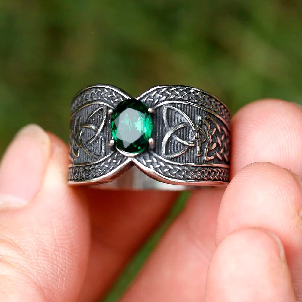 Anel Pedra Verde Enigmática - Rocktude