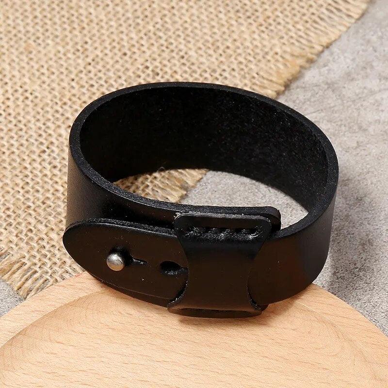 Pulseira de Couro Genuino Rocktude - No Pulso
