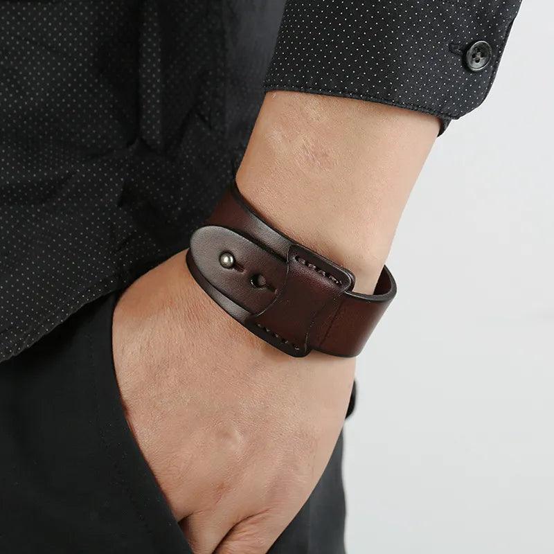 Pulseira de Couro Genuino Rocktude - Detalhe Fivela